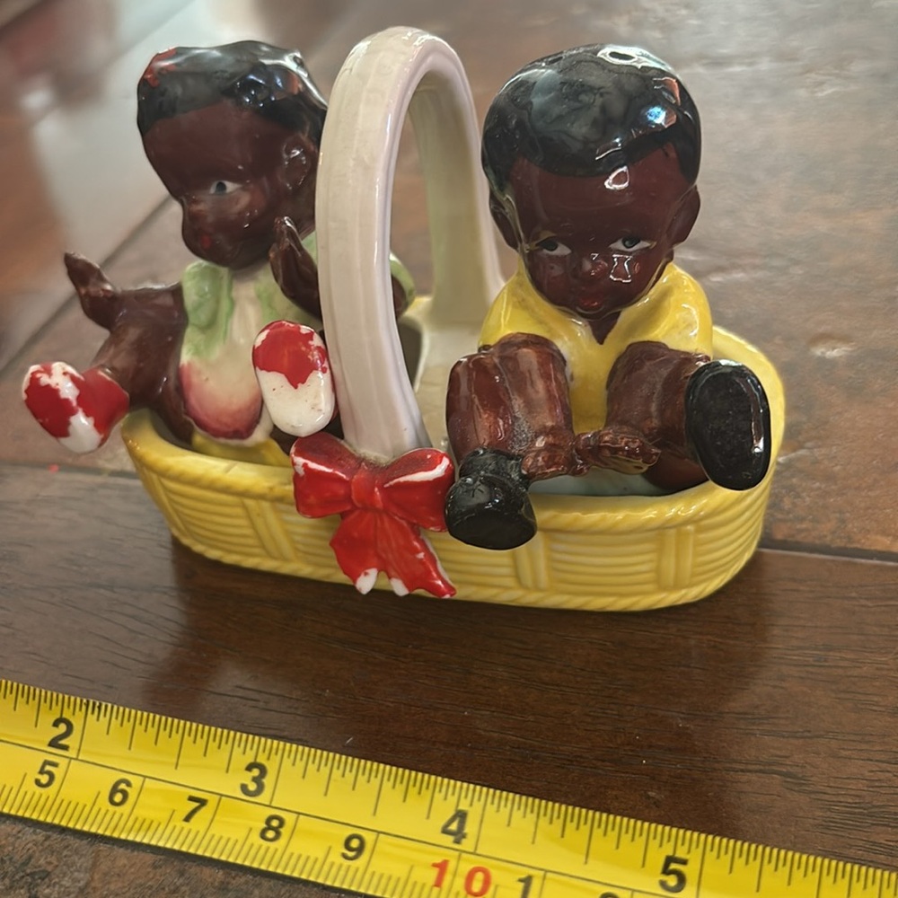 Black Americana Girl & Boy Salt & Pepper Shakers In A Basket; Japan - Picture 3 of 12